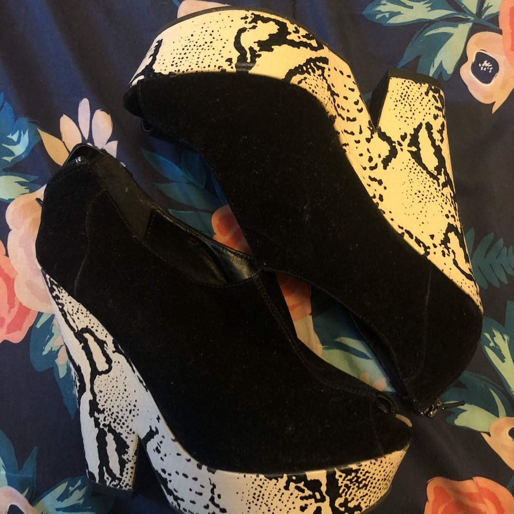 Open Toe Snake Print Heel Wedges